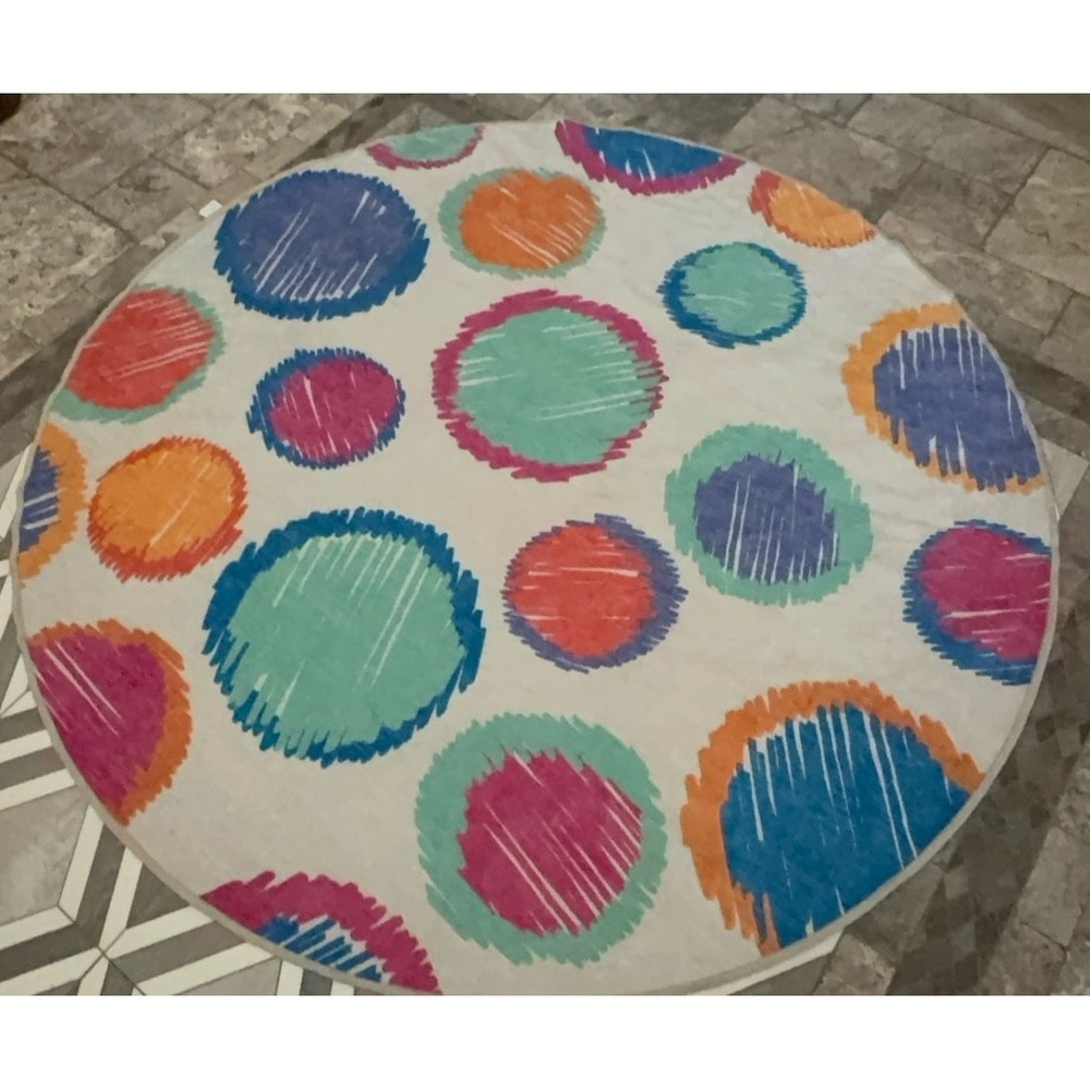 Gently used 6 foot round Ruggable rug cover.